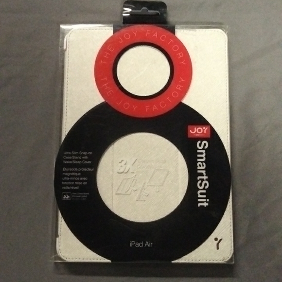 The Joy Factory SmartSuit - Ultra Slim Snap On Stand/Case with Wake/Sleep Cover - Picture 3 of 4